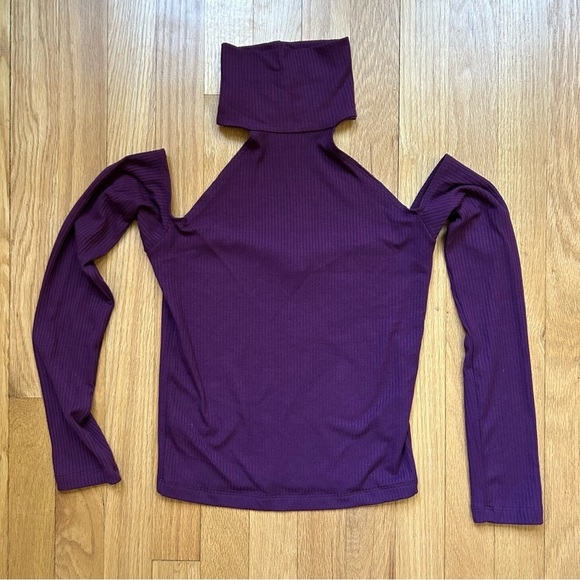 NWT Emma & Sam Purple Halter Neck Cold Shoulder Cropped Open Back Top Si… - Picture 1 of 9